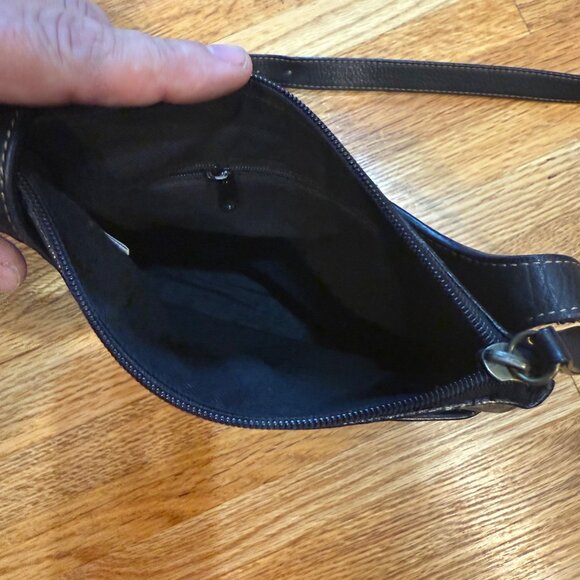 Fossil Black Crossbody Bag Adjustable Strap And Zip Closure - Picture 6 of 10